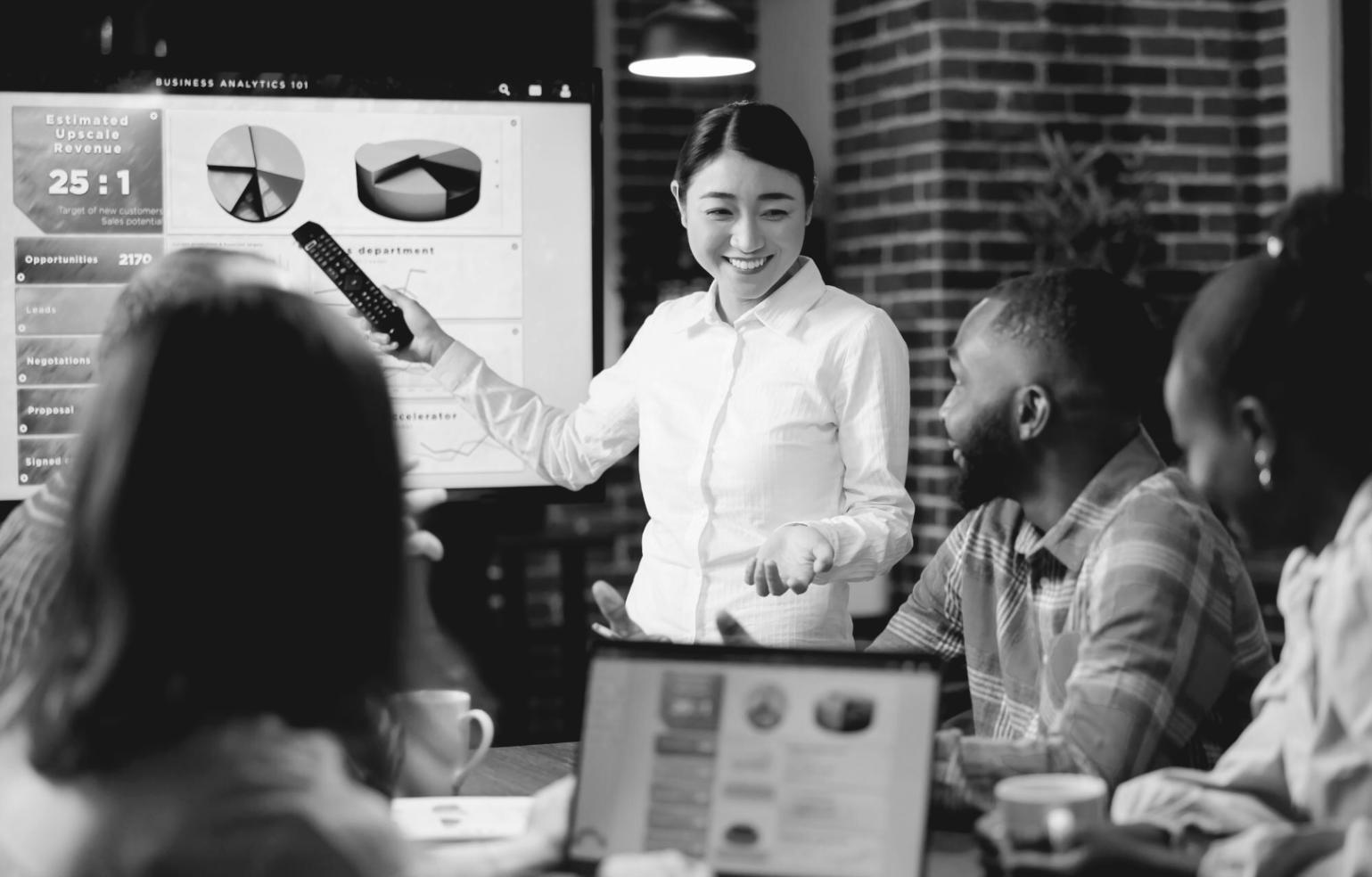 Analyse de données SEO complexes sur écran professionnel